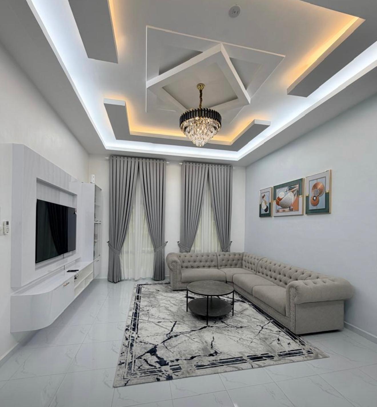 Siling plaster ruang tamu dengan chandelier