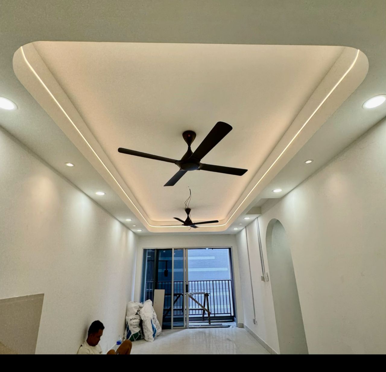 Pemasangan siling plaster lorong